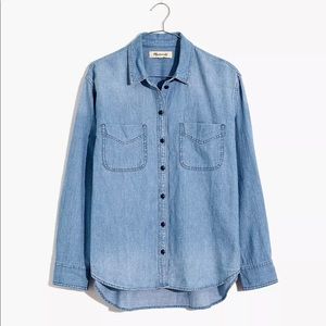 Madewell Women’s Denim Classic Ex-
Boyfriend Shirt Size XL